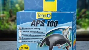 Bulleur Tetra APS 100 pompe à air silencieuse pour oxygéner l'aquarium en urgence lors d'une panne de filtre.