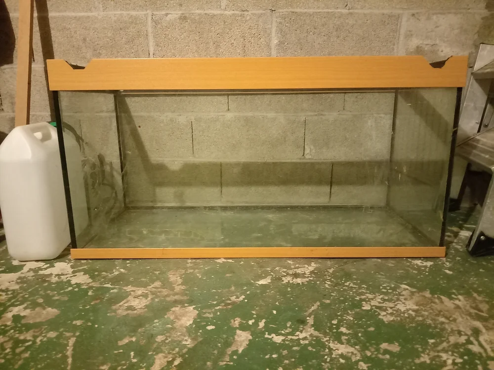 Aquarium vide avant de calculer son volume en litres